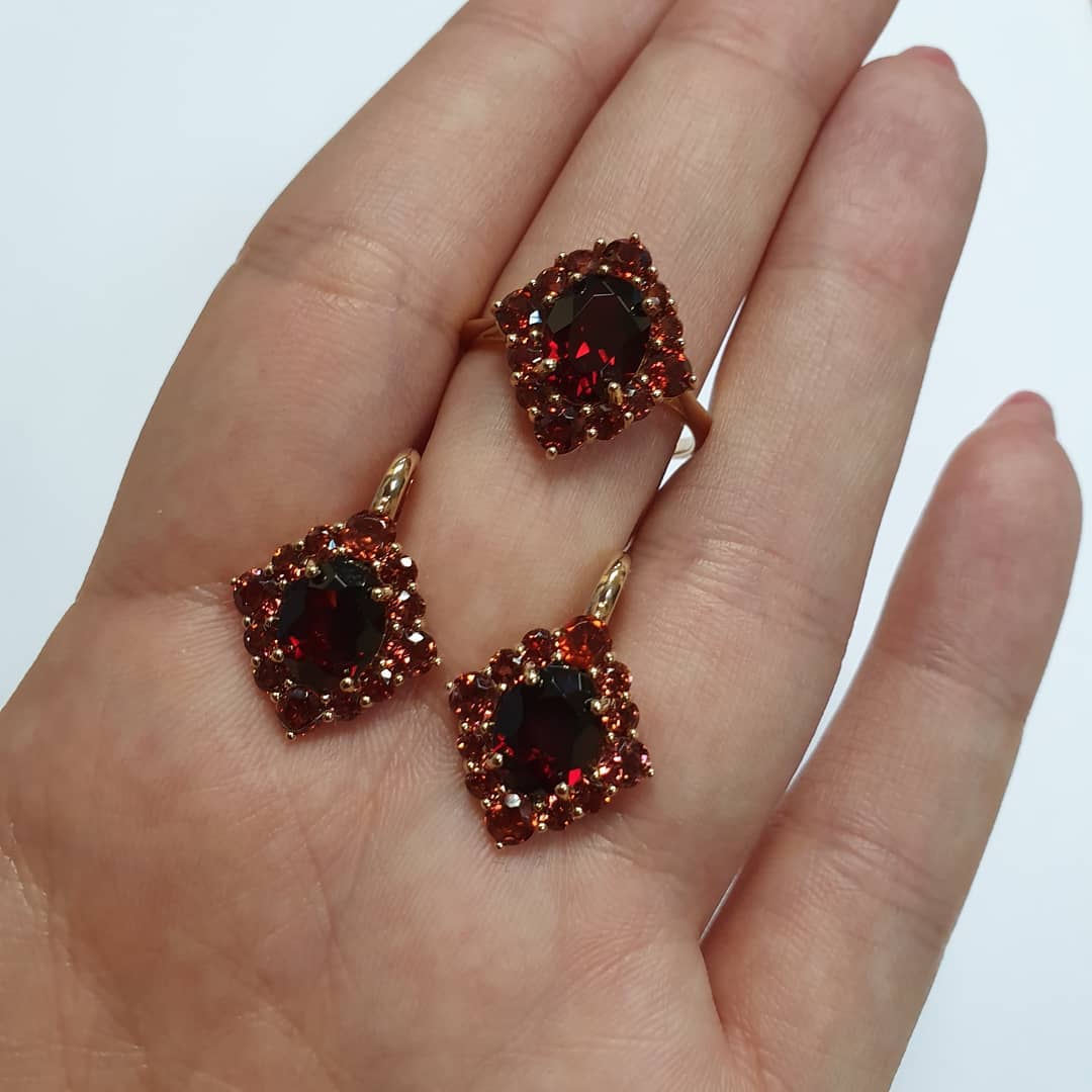 Серьги. Гранат. Арт.1662Г- из золота 585 пробы
